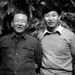 Xi Jinping (right) and Xi Zhongxun (left)
