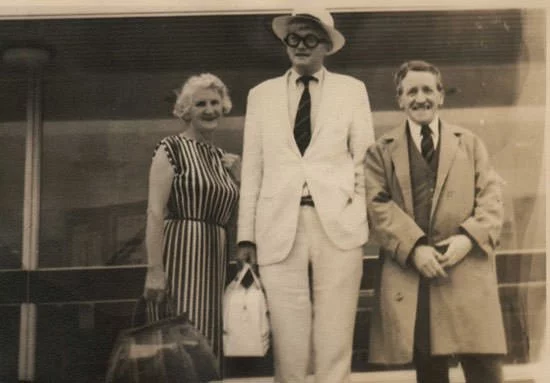 David Hockney with parents, Laura and Kenneth