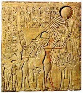Akhenaten and family worshiping Aten