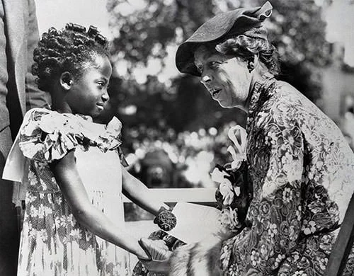 Eleanor Roosevelt with children in 1935