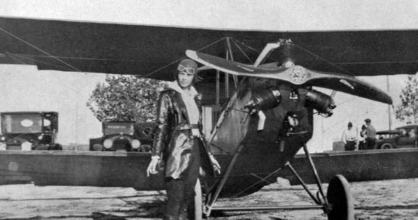 Amelia Earhart with her Kinner Airster
