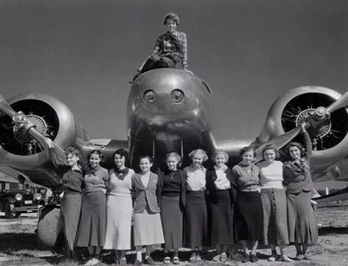 Amelia Earhart with Ninety-Nines' members