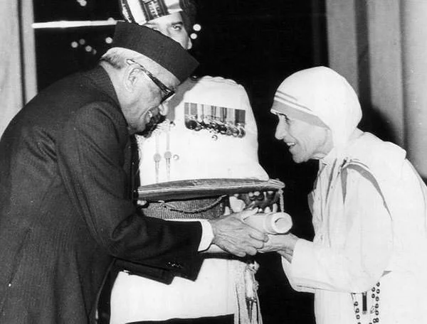 Mother Teresa receiving the Bharat Ratna