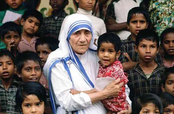 Mother Teresa with children