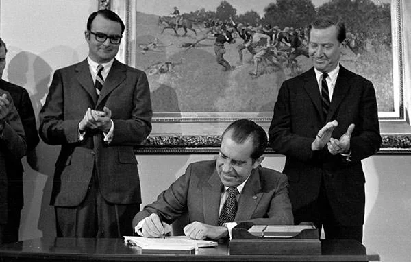 President Nixon signs the Clean Air Act of 1970