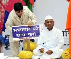 Kiran Bedi with Anna Hazare